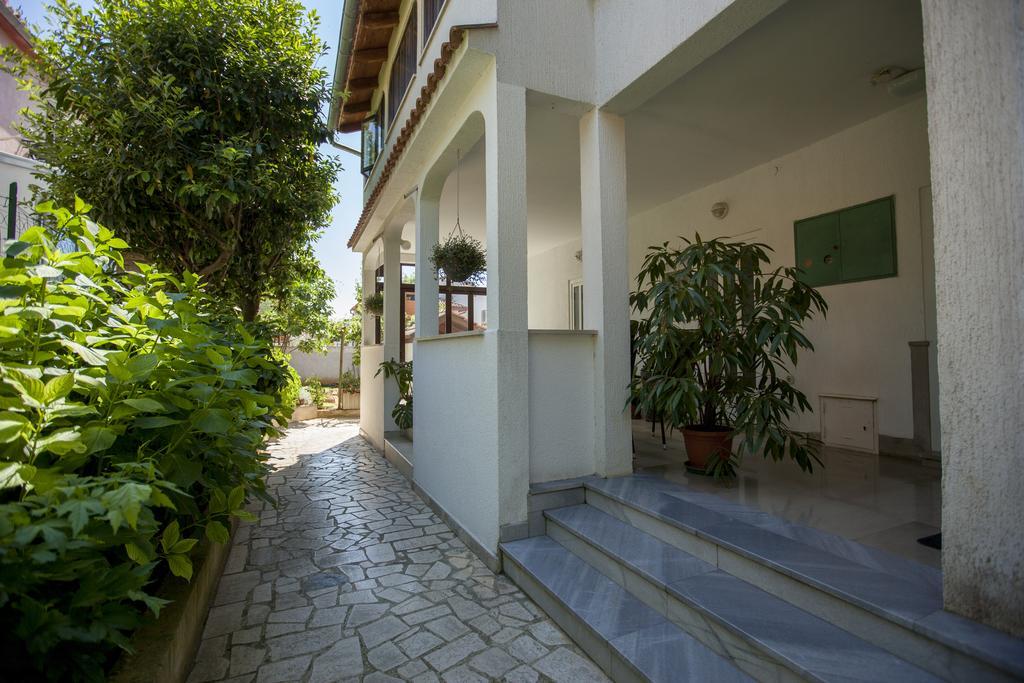 Apartments Villa Ban Ровин Стая снимка