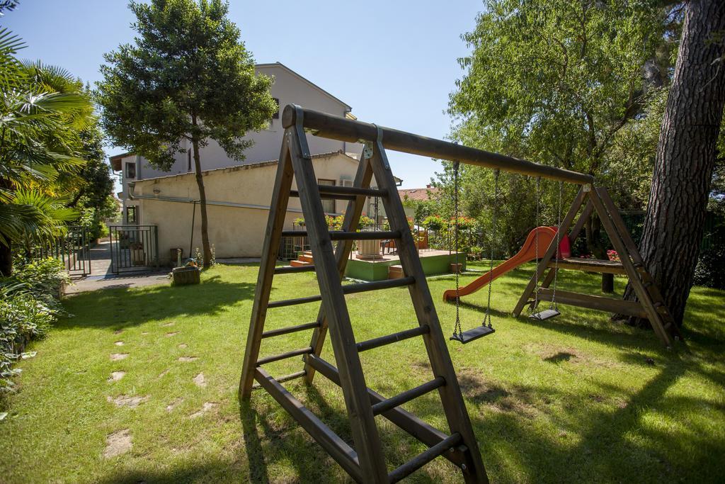 Apartments Villa Ban Ровин Екстериор снимка