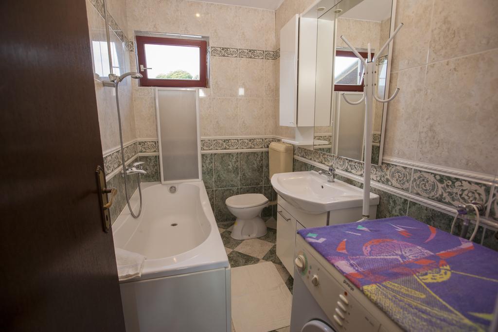 Apartments Villa Ban Ровин Екстериор снимка