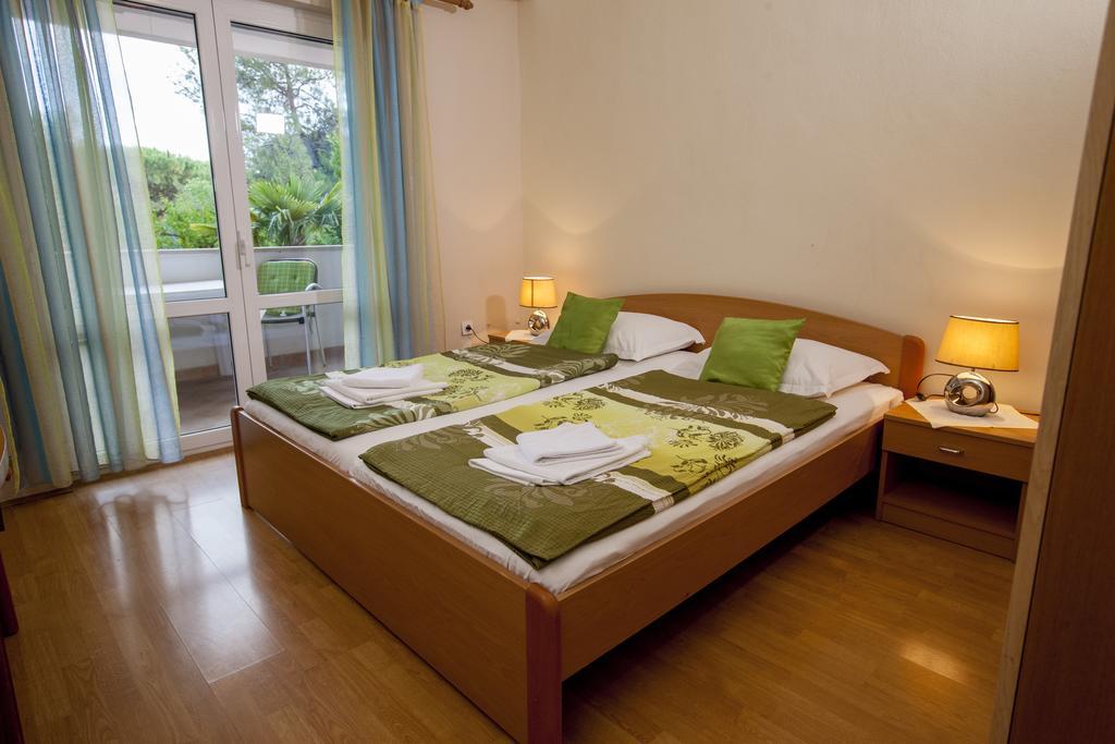 Apartments Villa Ban Ровин Екстериор снимка